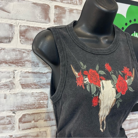 Gray Tank Top with Red Rose Skull Design small - Picture 6 of 6